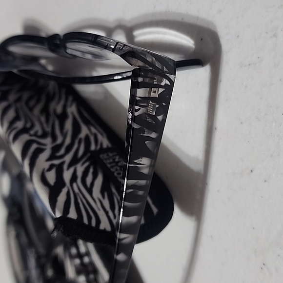 Foster Grant Zebra Print Reading Glasses - Picture 3 of 4